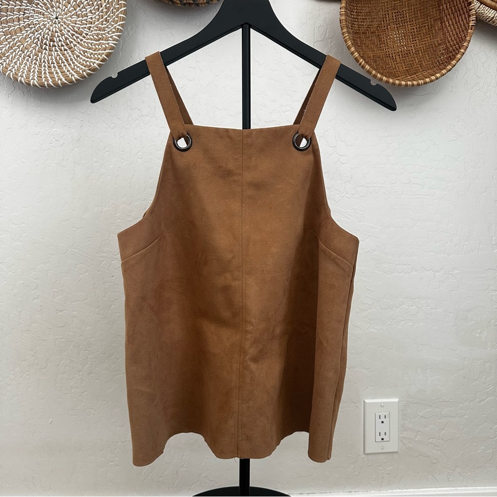 TOPSHOP Faux Suede Pinafore style Top in Camel. Size 6